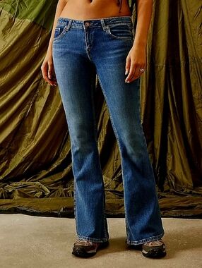 VINTAGE Indie Denim Low-rise Bootcut Jean Medium Wash Distressed 28